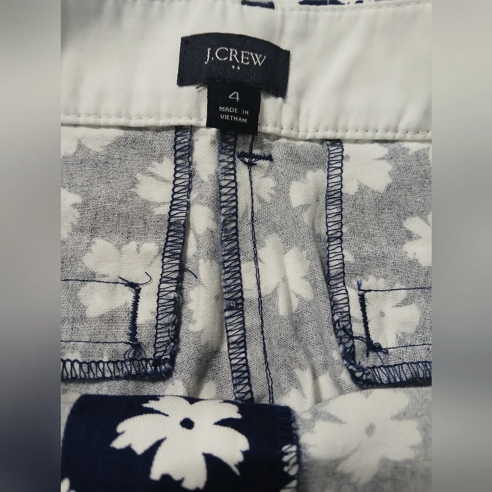 J CREW Floral Navy and White Women's Shorts‎
